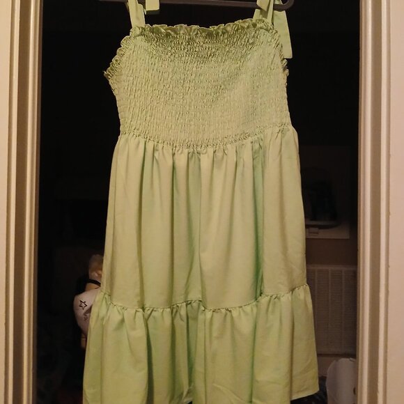 Green dress - Picture 3 of 3